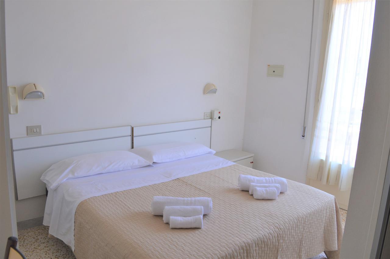 Urania Fogliano Marina Exterior foto